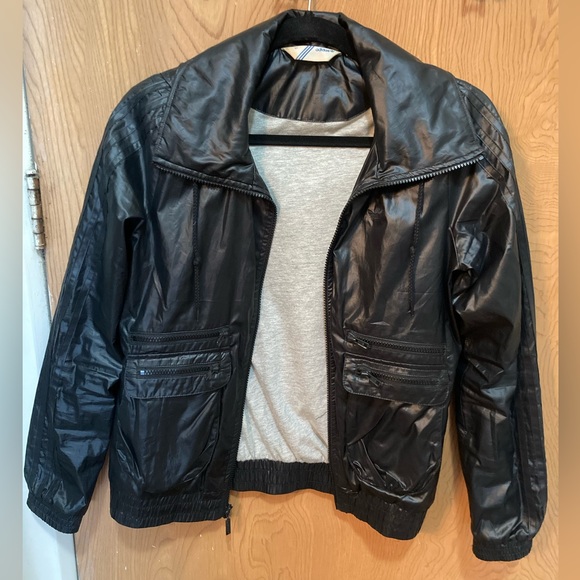 Adidas women’s windbreaker with foldable hood, and cotton lining - size small - Picture 3 of 4